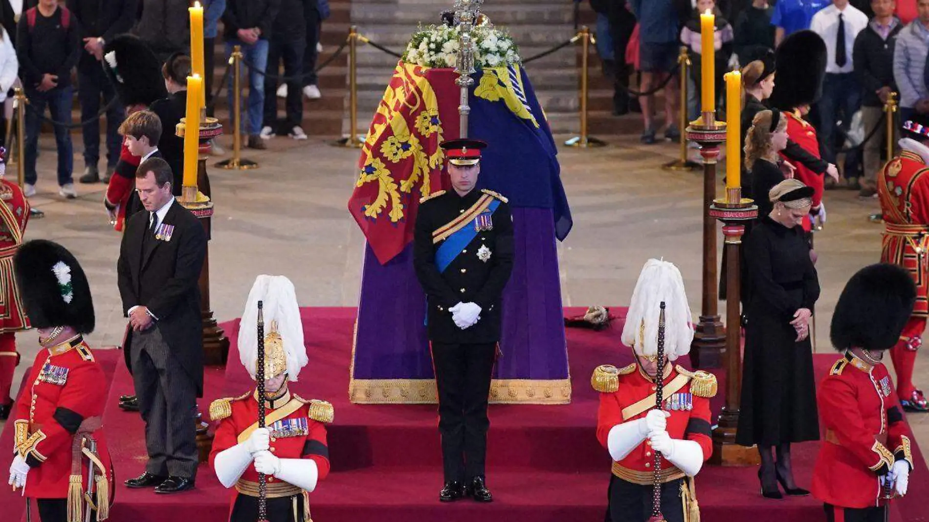 Enrique y Guillermo vistieron su uniforme militar